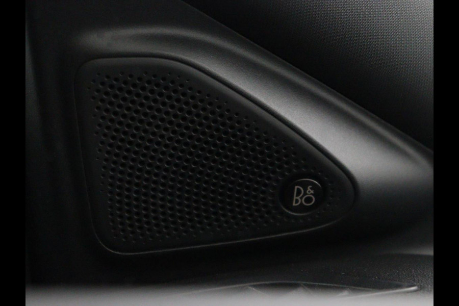 Ford Puma 1.0 EcoBoost Hybrid ST-Line X | Stoelverwarming | Trekhaak | Adaptive cruise | Camera | Carplay | Stuurverwarming | Full LED | Navigatie | Half leder | Digital Cockpit | B&O Sound | Climate control