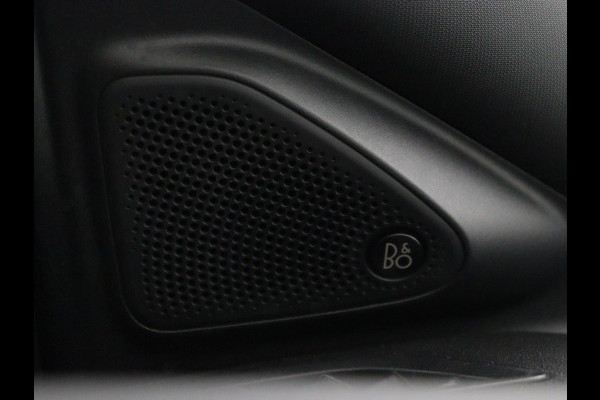 Ford Puma 1.0 EcoBoost Hybrid ST-Line X | Stoelverwarming | Trekhaak | Adaptive cruise | Camera | Carplay | Stuurverwarming | Full LED | Navigatie | Half leder | Digital Cockpit | B&O Sound | Climate control