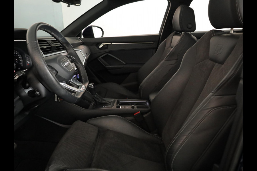 Audi Q3 Sportback 45 TFSI e S Edition 245 pk S-tronic | Navigatie | Panoramadak | Parkeersensoren | Achteruitrijcamera | Adaptieve cruise control | Lichtmetalen velgen 20" |