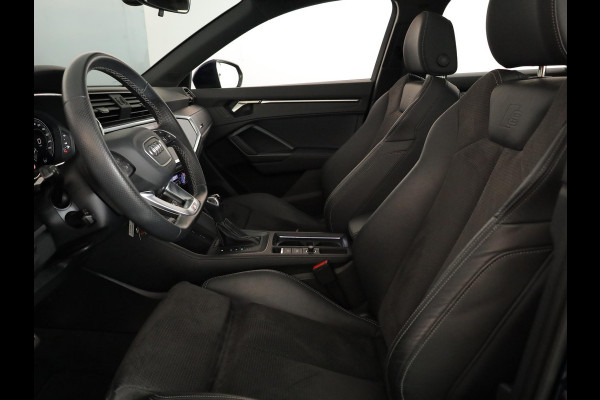 Audi Q3 Sportback 45 TFSI e S Edition 245 pk S-tronic | Navigatie | Panoramadak | Parkeersensoren | Achteruitrijcamera | Adaptieve cruise control | Lichtmetalen velgen 20" |
