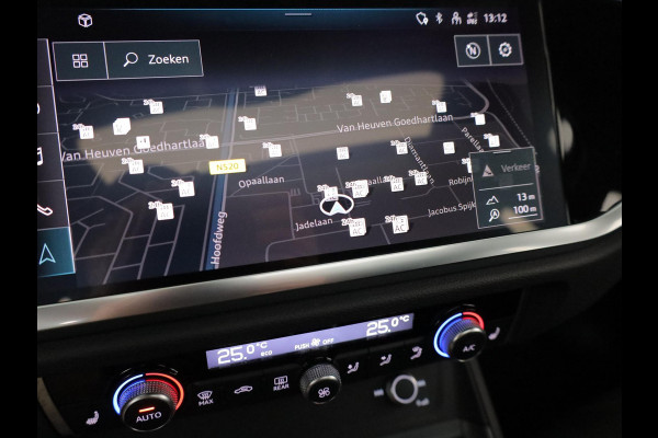 Audi Q3 Sportback 45 TFSI e S Edition 245 pk S-tronic | Navigatie | Panoramadak | Parkeersensoren | Achteruitrijcamera | Adaptieve cruise control | Lichtmetalen velgen 20" |