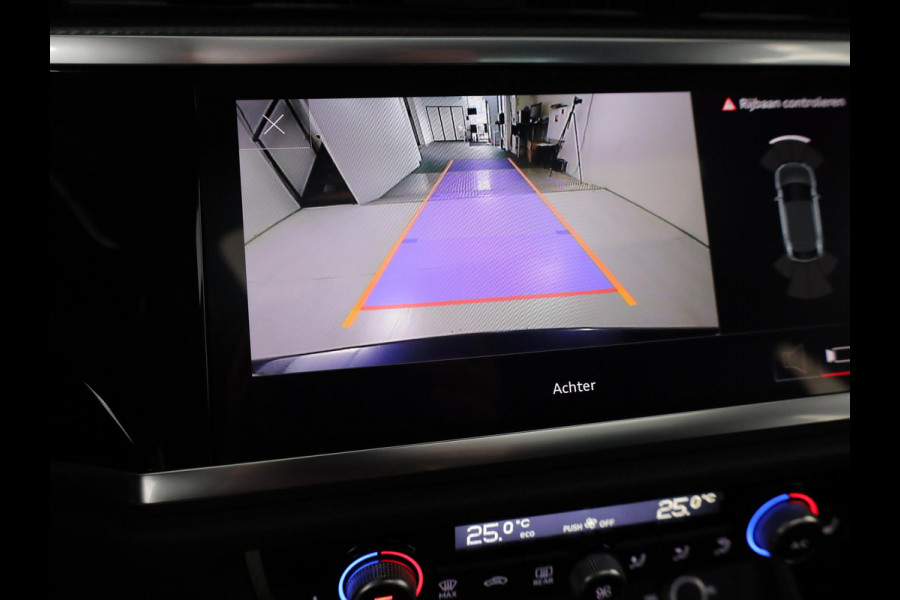 Audi Q3 Sportback 45 TFSI e S Edition 245 pk S-tronic | Navigatie | Panoramadak | Parkeersensoren | Achteruitrijcamera | Adaptieve cruise control | Lichtmetalen velgen 20" |