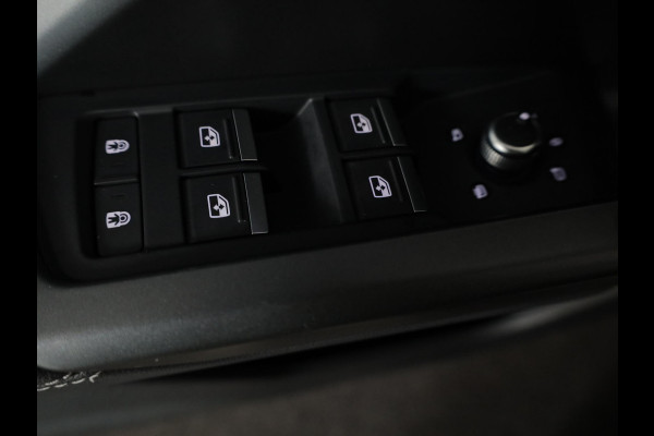 Audi Q3 Sportback 45 TFSI e S Edition 245 pk S-tronic | Navigatie | Panoramadak | Parkeersensoren | Achteruitrijcamera | Adaptieve cruise control | Lichtmetalen velgen 20" |