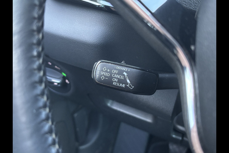 Škoda Karoq 1.5 TSI ACT Business | Stuurverwarming | Apple Carplay | Parkeer Sensoren | Cruise