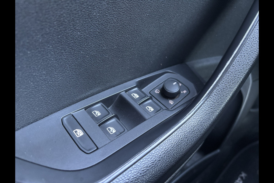 Škoda Karoq 1.5 TSI ACT Business | Stuurverwarming | Apple Carplay | Parkeer Sensoren | Cruise