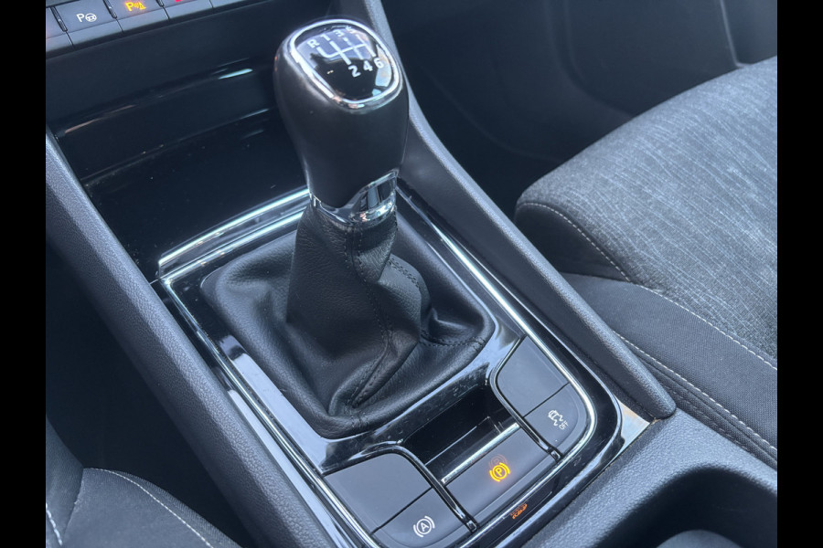 Škoda Karoq 1.5 TSI ACT Business | Stuurverwarming | Apple Carplay | Parkeer Sensoren | Cruise