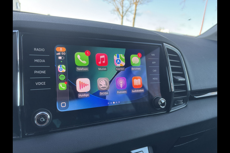 Škoda Karoq 1.5 TSI ACT Business | Stuurverwarming | Apple Carplay | Parkeer Sensoren | Cruise