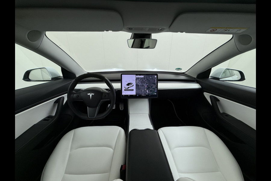 Tesla Model 3 SR+ 325PK AutoPilot Ivory-Leder Pano-Dak Adaptive Cruise Lmv 18" Camera's Elektr.-Stuur+Stoelen+Spiegels+Geheugen+Easy-Entry+Ver Ecc Navi Led DAB Voorverwarmen interieur via App Keyless One-Pedal-Drive 1e Eigenaar Origineel Nederlandse Auto 1.584kg