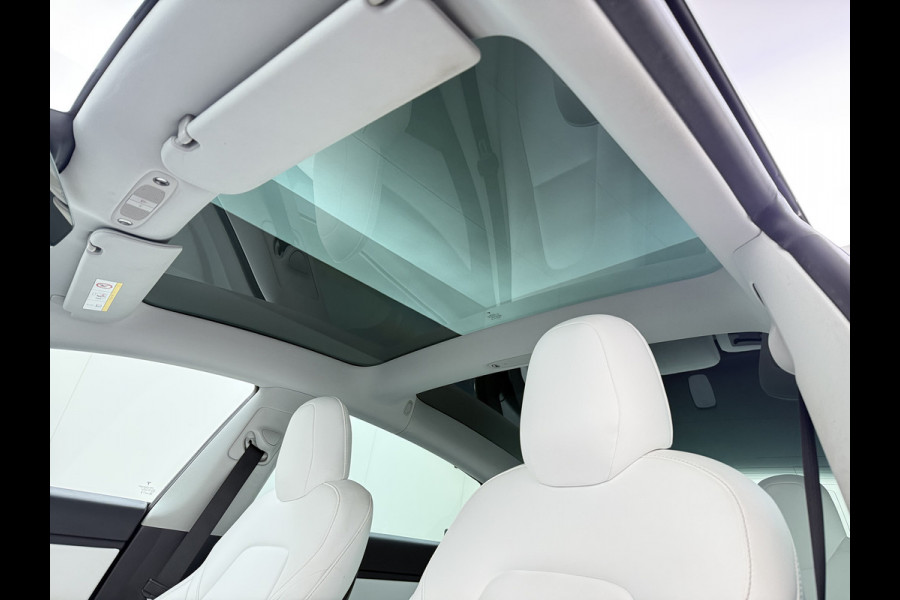 Tesla Model 3 SR+ 325PK AutoPilot Ivory-Leder Pano-Dak Adaptive Cruise Lmv 18" Camera's Elektr.-Stuur+Stoelen+Spiegels+Geheugen+Easy-Entry+Ver Ecc Navi Led DAB Voorverwarmen interieur via App Keyless One-Pedal-Drive 1e Eigenaar Origineel Nederlandse Auto 1.584kg