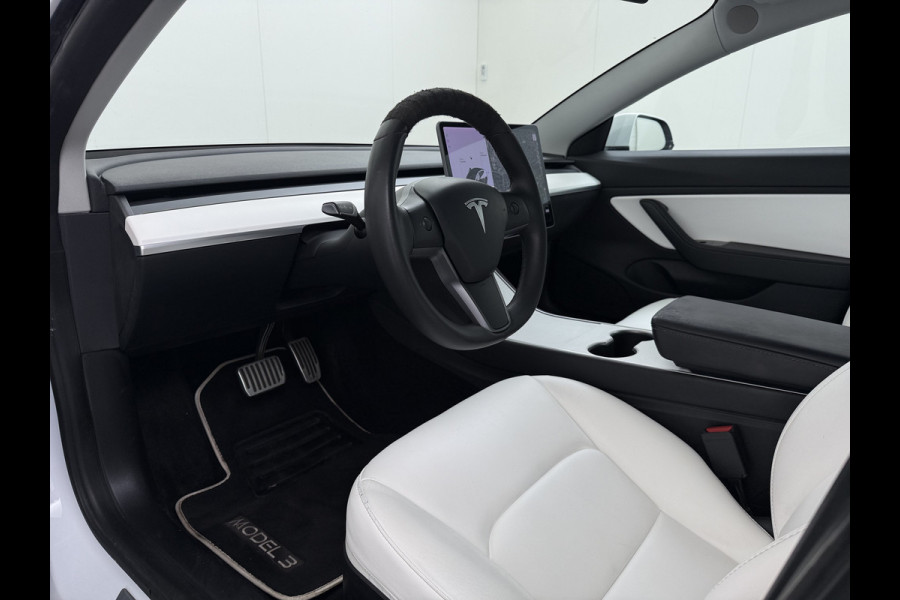 Tesla Model 3 SR+ 325PK AutoPilot Ivory-Leder Pano-Dak Adaptive Cruise Lmv 18" Camera's Elektr.-Stuur+Stoelen+Spiegels+Geheugen+Easy-Entry+Ver Ecc Navi Led DAB Voorverwarmen interieur via App Keyless One-Pedal-Drive 1e Eigenaar Origineel Nederlandse Auto 1.584kg