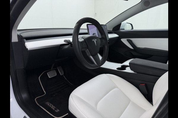 Tesla Model 3 SR+ 325PK AutoPilot Ivory-Leder Pano-Dak Adaptive Cruise Lmv 18" Camera's Elektr.-Stuur+Stoelen+Spiegels+Geheugen+Easy-Entry+Ver Ecc Navi Led DAB Voorverwarmen interieur via App Keyless One-Pedal-Drive 1e Eigenaar Origineel Nederlandse Auto 1.584kg