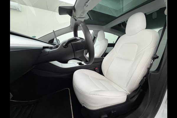 Tesla Model 3 SR+ 325PK AutoPilot Ivory-Leder Pano-Dak Adaptive Cruise Lmv 18" Camera's Elektr.-Stuur+Stoelen+Spiegels+Geheugen+Easy-Entry+Ver Ecc Navi Led DAB Voorverwarmen interieur via App Keyless One-Pedal-Drive 1e Eigenaar Origineel Nederlandse Auto 1.584kg