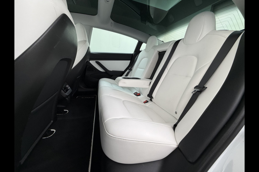 Tesla Model 3 SR+ 325PK AutoPilot Ivory-Leder Pano-Dak Adaptive Cruise Lmv 18" Camera's Elektr.-Stuur+Stoelen+Spiegels+Geheugen+Easy-Entry+Ver Ecc Navi Led DAB Voorverwarmen interieur via App Keyless One-Pedal-Drive 1e Eigenaar Origineel Nederlandse Auto 1.584kg
