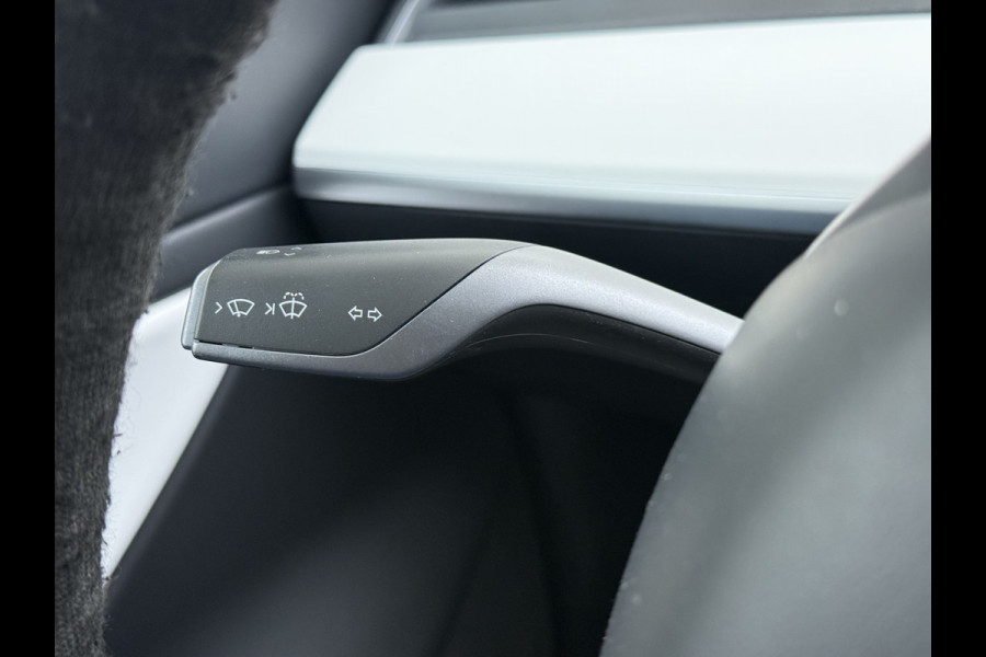 Tesla Model 3 SR+ 325PK AutoPilot Ivory-Leder Pano-Dak Adaptive Cruise Lmv 18" Camera's Elektr.-Stuur+Stoelen+Spiegels+Geheugen+Easy-Entry+Ver Ecc Navi Led DAB Voorverwarmen interieur via App Keyless One-Pedal-Drive 1e Eigenaar Origineel Nederlandse Auto 1.584kg