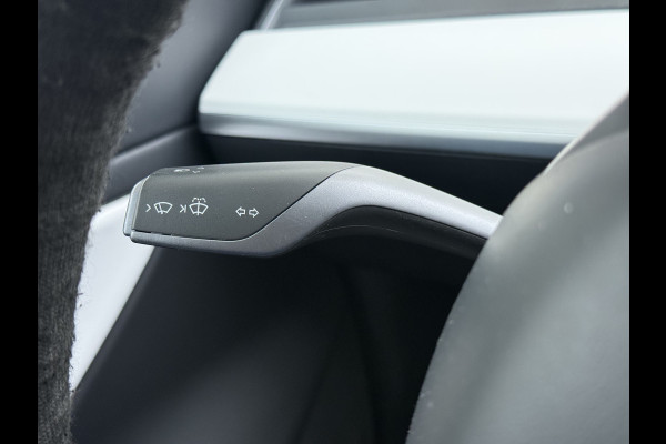 Tesla Model 3 SR+ 325PK AutoPilot Ivory-Leder Pano-Dak Adaptive Cruise Lmv 18" Camera's Elektr.-Stuur+Stoelen+Spiegels+Geheugen+Easy-Entry+Ver Ecc Navi Led DAB Voorverwarmen interieur via App Keyless One-Pedal-Drive 1e Eigenaar Origineel Nederlandse Auto 1.584kg