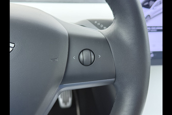 Tesla Model 3 SR+ 325PK AutoPilot Ivory-Leder Pano-Dak Adaptive Cruise Lmv 18" Camera's Elektr.-Stuur+Stoelen+Spiegels+Geheugen+Easy-Entry+Ver Ecc Navi Led DAB Voorverwarmen interieur via App Keyless One-Pedal-Drive 1e Eigenaar Origineel Nederlandse Auto 1.584kg