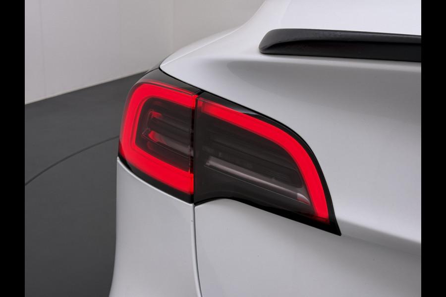 Tesla Model 3 SR+ 325PK AutoPilot Ivory-Leder Pano-Dak Adaptive Cruise Lmv 18" Camera's Elektr.-Stuur+Stoelen+Spiegels+Geheugen+Easy-Entry+Ver Ecc Navi Led DAB Voorverwarmen interieur via App Keyless One-Pedal-Drive 1e Eigenaar Origineel Nederlandse Auto 1.584kg