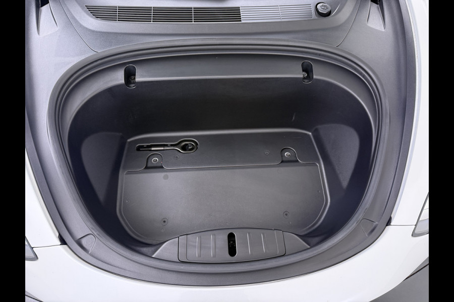 Tesla Model 3 SR+ 325PK AutoPilot Ivory-Leder Pano-Dak Adaptive Cruise Lmv 18" Camera's Elektr.-Stuur+Stoelen+Spiegels+Geheugen+Easy-Entry+Ver Ecc Navi Led DAB Voorverwarmen interieur via App Keyless One-Pedal-Drive 1e Eigenaar Origineel Nederlandse Auto 1.584kg