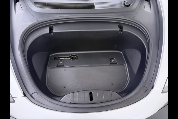 Tesla Model 3 SR+ 325PK AutoPilot Ivory-Leder Pano-Dak Adaptive Cruise Lmv 18" Camera's Elektr.-Stuur+Stoelen+Spiegels+Geheugen+Easy-Entry+Ver Ecc Navi Led DAB Voorverwarmen interieur via App Keyless One-Pedal-Drive 1e Eigenaar Origineel Nederlandse Auto 1.584kg