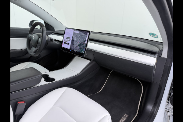 Tesla Model 3 SR+ 325PK AutoPilot Ivory-Leder Pano-Dak Adaptive Cruise Lmv 18" Camera's Elektr.-Stuur+Stoelen+Spiegels+Geheugen+Easy-Entry+Ver Ecc Navi Led DAB Voorverwarmen interieur via App Keyless One-Pedal-Drive 1e Eigenaar Origineel Nederlandse Auto 1.584kg