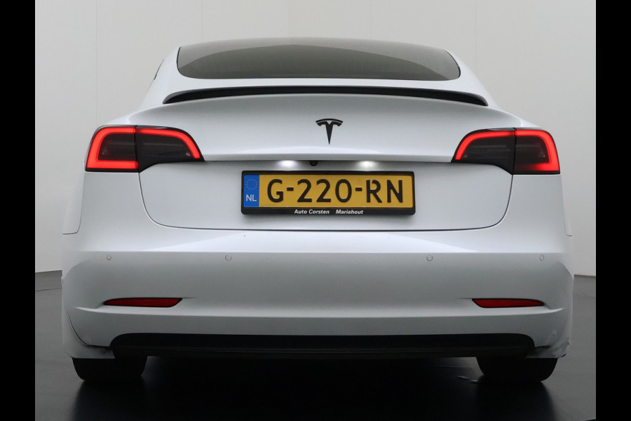 Tesla Model 3 SR+ 325PK AutoPilot Ivory-Leder Pano-Dak Adaptive Cruise Lmv 18" Camera's Elektr.-Stuur+Stoelen+Spiegels+Geheugen+Easy-Entry+Ver Ecc Navi Led DAB Voorverwarmen interieur via App Keyless One-Pedal-Drive 1e Eigenaar Origineel Nederlandse Auto 1.584kg