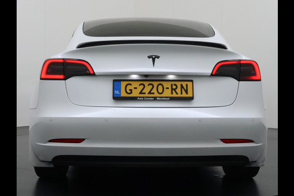 Tesla Model 3 SR+ 325PK AutoPilot Ivory-Leder Pano-Dak Adaptive Cruise Lmv 18" Camera's Elektr.-Stuur+Stoelen+Spiegels+Geheugen+Easy-Entry+Ver Ecc Navi Led DAB Voorverwarmen interieur via App Keyless One-Pedal-Drive 1e Eigenaar Origineel Nederlandse Auto 1.584kg