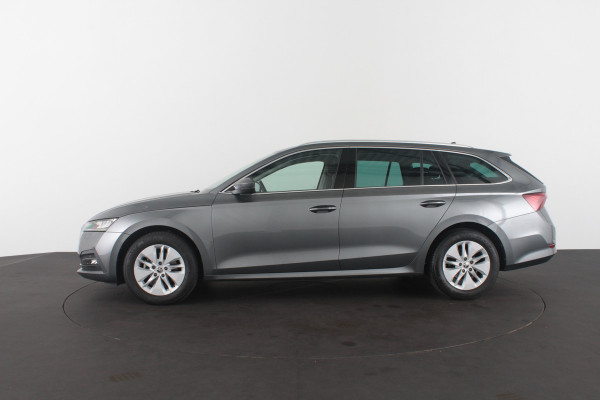 Škoda Octavia Combi 1.0 TSI Ambition > Camera/Trekhaak/Sfeerverlichting/Stoelverwarming..