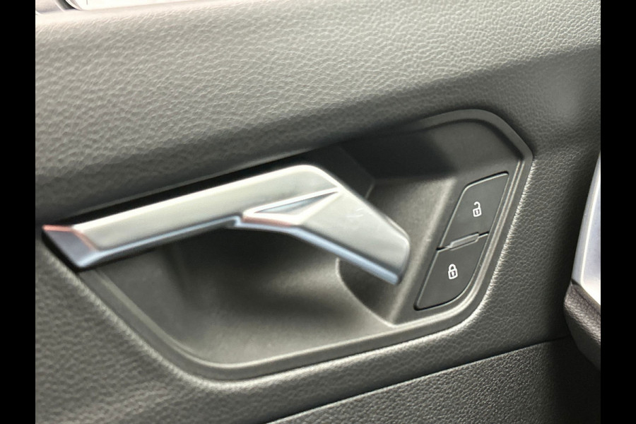 Audi Q3 45 TFSI | 2x S-Line | Adapt.Cruise/Control | 19'' Velgen | Stoelverwarming | Keyless