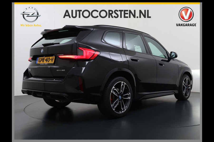 BMW iX1 eDrive20 67kWh M-Sport-Pro Leder/Alcantara Premium 19" LED Connected-Pro Warmtepomp Camera Navi Ecc Pdc 100% SOH Apple Carplay A Standverwarming/koeling Zwarte-Hemel Drive-Assist Elek.Achterklep Lmv Led Isofix DAB Keyless Wifi 1e Eigenaar Origineel Nederlandse Auto Zeer compleet!