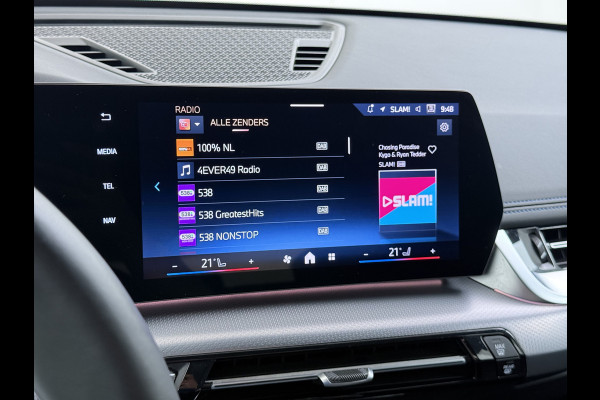 BMW iX1 eDrive20 67kWh M-Sport-Pro Leder/Alcantara Premium 19" LED Connected-Pro Warmtepomp Camera Navi Ecc Pdc 100% SOH Apple Carplay A Standverwarming/koeling Zwarte-Hemel Drive-Assist Elek.Achterklep Lmv Led Isofix DAB Keyless Wifi 1e Eigenaar Origineel Nederlandse Auto Zeer compleet!