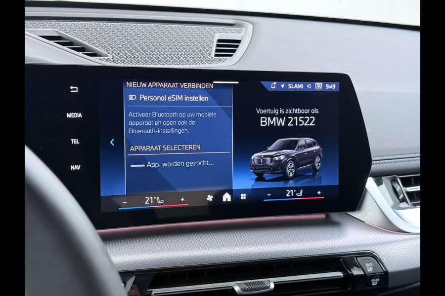 BMW iX1 eDrive20 67kWh M-Sport-Pro Leder/Alcantara Premium 19" LED Connected-Pro Warmtepomp Camera Navi Ecc Pdc 100% SOH Apple Carplay A Standverwarming/koeling Zwarte-Hemel Drive-Assist Elek.Achterklep Lmv Led Isofix DAB Keyless Wifi 1e Eigenaar Origineel Nederlandse Auto Zeer compleet!