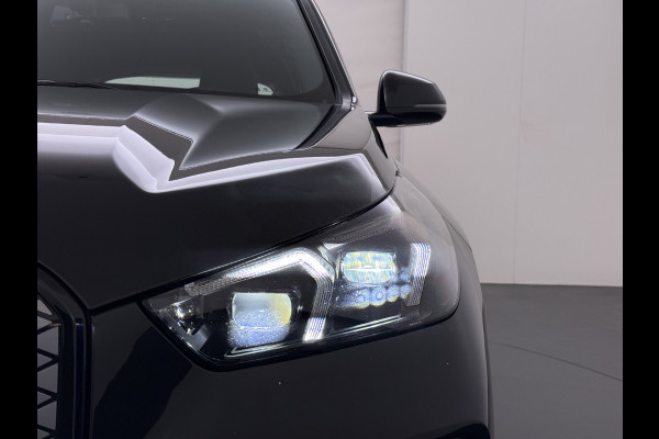 BMW iX1 eDrive20 67kWh M-Sport-Pro Leder/Alcantara Premium 19" LED Connected-Pro Warmtepomp Camera Navi Ecc Pdc 100% SOH Apple Carplay A Standverwarming/koeling Zwarte-Hemel Drive-Assist Elek.Achterklep Lmv Led Isofix DAB Keyless Wifi 1e Eigenaar Origineel Nederlandse Auto Zeer compleet!