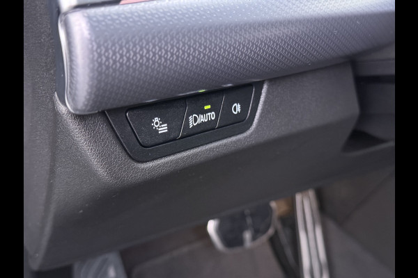 BMW iX1 eDrive20 67kWh M-Sport-Pro Leder/Alcantara Premium 19" LED Connected-Pro Warmtepomp Camera Navi Ecc Pdc 100% SOH Apple Carplay A Standverwarming/koeling Zwarte-Hemel Drive-Assist Elek.Achterklep Lmv Led Isofix DAB Keyless Wifi 1e Eigenaar Origineel Nederlandse Auto Zeer compleet!