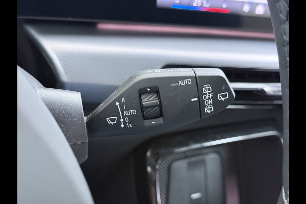 BMW iX1 eDrive20 67kWh M-Sport-Pro Leder/Alcantara Premium 19" LED Connected-Pro Warmtepomp Camera Navi Ecc Pdc 100% SOH Apple Carplay A Standverwarming/koeling Zwarte-Hemel Drive-Assist Elek.Achterklep Lmv Led Isofix DAB Keyless Wifi 1e Eigenaar Origineel Nederlandse Auto Zeer compleet!