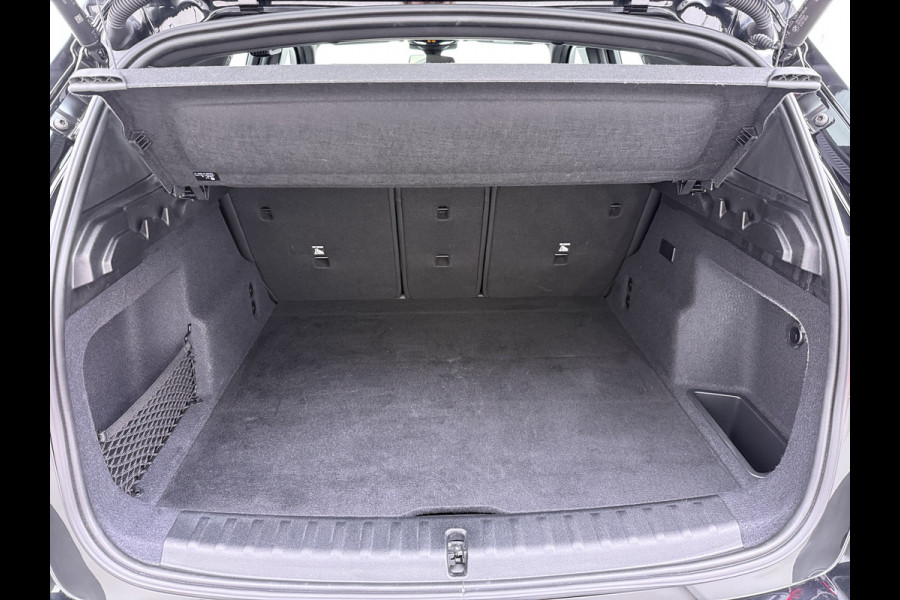 BMW iX1 eDrive20 67kWh M-Sport-Pro Leder/Alcantara Premium 19" LED Connected-Pro Warmtepomp Camera Navi Ecc Pdc 100% SOH Apple Carplay A Standverwarming/koeling Zwarte-Hemel Drive-Assist Elek.Achterklep Lmv Led Isofix DAB Keyless Wifi 1e Eigenaar Origineel Nederlandse Auto Zeer compleet!