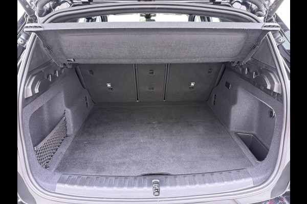 BMW iX1 eDrive20 67kWh M-Sport-Pro Leder/Alcantara Premium 19" LED Connected-Pro Warmtepomp Camera Navi Ecc Pdc 100% SOH Apple Carplay A Standverwarming/koeling Zwarte-Hemel Drive-Assist Elek.Achterklep Lmv Led Isofix DAB Keyless Wifi 1e Eigenaar Origineel Nederlandse Auto Zeer compleet!