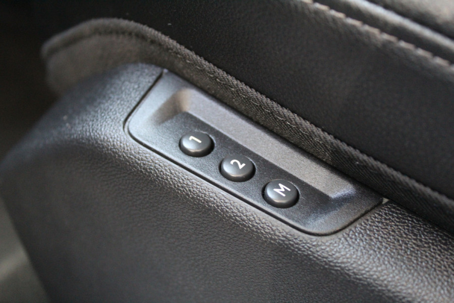 Opel Grandland X 1.6 Turbo Hybrid Innovation | Stoelverwarming - Verkoeling | Panoramadak | Leder | Rondomzicht camera