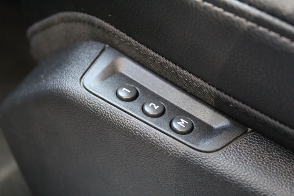 Opel Grandland X 1.6 Turbo Hybrid Innovation | Stoelverwarming - Verkoeling | Panoramadak | Leder | Rondomzicht camera