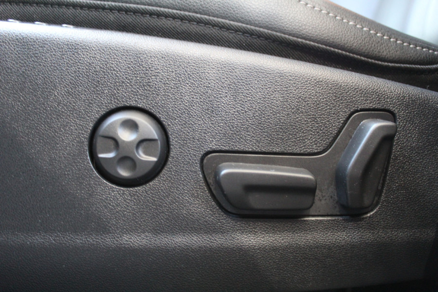 Opel Grandland X 1.6 Turbo Hybrid Innovation | Stoelverwarming - Verkoeling | Panoramadak | Leder | Rondomzicht camera