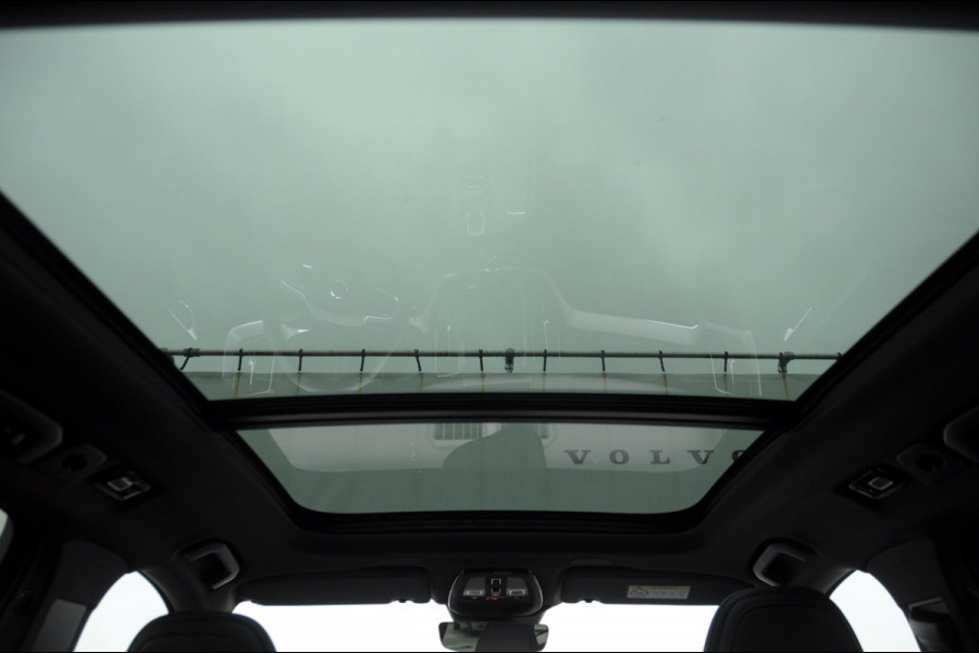 Volvo XC60 T6 350PK Automaat AWD Plus Black Edition Panoramadak/ Elektrisch bedienbare voorstoelen met geheugen/ Stoelverwarming/ Stuurverwarming/ Harman Kardon audio/ 360 Camera/