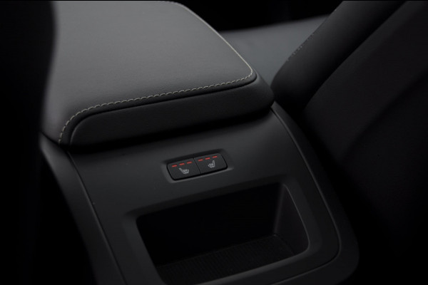 Volvo XC60 T6 350PK Automaat AWD Plus Black Edition Panoramadak/ Elektrisch bedienbare voorstoelen met geheugen/ Stoelverwarming/ Stuurverwarming/ Harman Kardon audio/ 360 Camera/