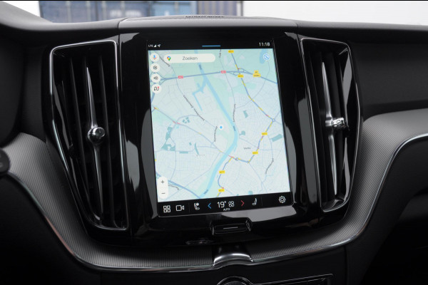 Volvo XC60 T6 350PK Automaat AWD Plus Black Edition Panoramadak/ Elektrisch bedienbare voorstoelen met geheugen/ Stoelverwarming/ Stuurverwarming/ Harman Kardon audio/ 360 Camera/
