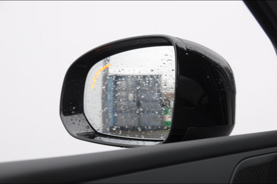 Volvo XC60 T6 350PK Automaat AWD Plus Black Edition Panoramadak/ Elektrisch bedienbare voorstoelen met geheugen/ Stoelverwarming/ Stuurverwarming/ Harman Kardon audio/ 360 Camera/