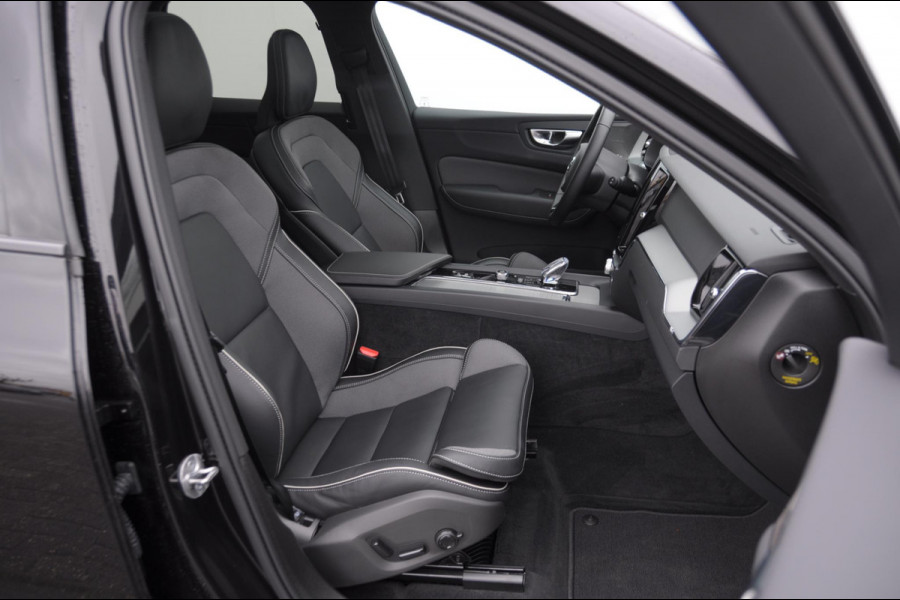 Volvo XC60 T6 350PK Automaat AWD Plus Black Edition Panoramadak/ Elektrisch bedienbare voorstoelen met geheugen/ Stoelverwarming/ Stuurverwarming/ Harman Kardon audio/ 360 Camera/