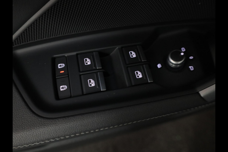 Audi A3 Sportback 40 TFSI e S edition 204 pk S-tronic | Verlengde garantie | Navigatie | Parkeersensoren (Park assist) | Achteruitrijcamera | Stoelverwarming | S-Line |