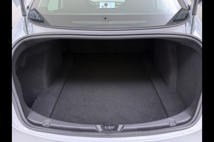 Tesla Model 3 SR+ 325PK LFP-Accu SOH 91% Trekhaak AutoPilot Leer Pano-Dak Adaptive Cruise Lmv 18" Camera's Elektr.-Stuur+Stoelen+Spiegels+Gehe Ecc Navi Led DAB Voorverwarmen interieur via App Keyless One-Pedal-Drive 1.000KG Trekgewicht Origineel Nederlandse Auto LFP accu dus 100% opladen!