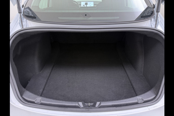 Tesla Model 3 SR+ 325PK LFP-Accu SOH 91% Trekhaak AutoPilot Leer Pano-Dak Adaptive Cruise Lmv 18" Camera's Elektr.-Stuur+Stoelen+Spiegels+Gehe Ecc Navi Led DAB Voorverwarmen interieur via App Keyless One-Pedal-Drive 1.000KG Trekgewicht Origineel Nederlandse Auto LFP accu dus 100% opladen!