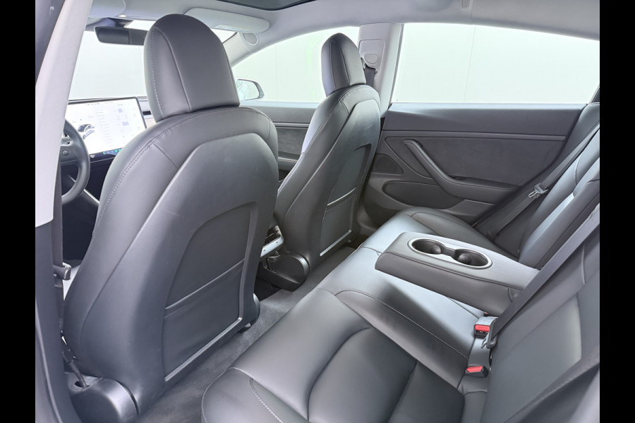 Tesla Model 3 SR+ 325PK LFP-Accu SOH 91% Trekhaak AutoPilot Leer Pano-Dak Adaptive Cruise Lmv 18" Camera's Elektr.-Stuur+Stoelen+Spiegels+Gehe Ecc Navi Led DAB Voorverwarmen interieur via App Keyless One-Pedal-Drive 1.000KG Trekgewicht Origineel Nederlandse Auto LFP accu dus 100% opladen!