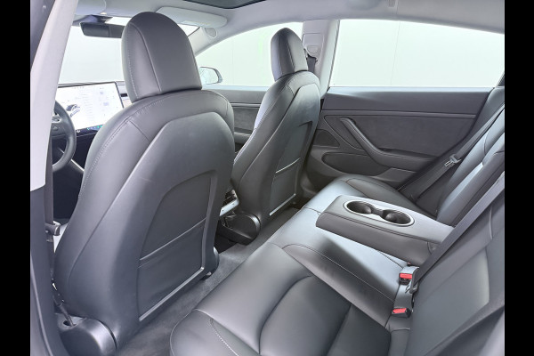 Tesla Model 3 SR+ 325PK LFP-Accu SOH 91% Trekhaak AutoPilot Leer Pano-Dak Adaptive Cruise Lmv 18" Camera's Elektr.-Stuur+Stoelen+Spiegels+Gehe Ecc Navi Led DAB Voorverwarmen interieur via App Keyless One-Pedal-Drive 1.000KG Trekgewicht Origineel Nederlandse Auto LFP accu dus 100% opladen!
