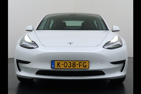 Tesla Model 3 SR+ 325PK LFP-Accu SOH 91% Trekhaak AutoPilot Leer Pano-Dak Adaptive Cruise Lmv 18" Camera's Elektr.-Stuur+Stoelen+Spiegels+Gehe Ecc Navi Led DAB Voorverwarmen interieur via App Keyless One-Pedal-Drive 1.000KG Trekgewicht Origineel Nederlandse Auto LFP accu dus 100% opladen!